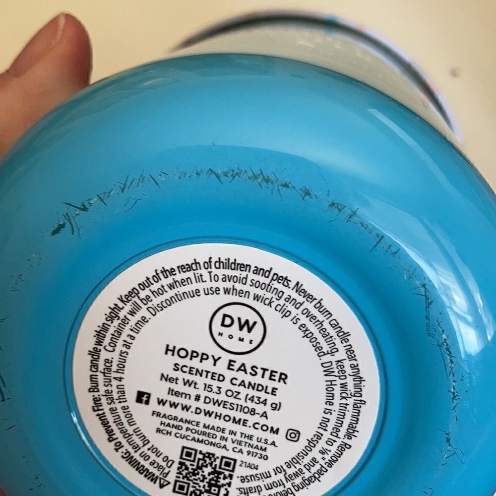 DW Home Hand Poured Candle Hoppy Easter - Picture 4 of 5